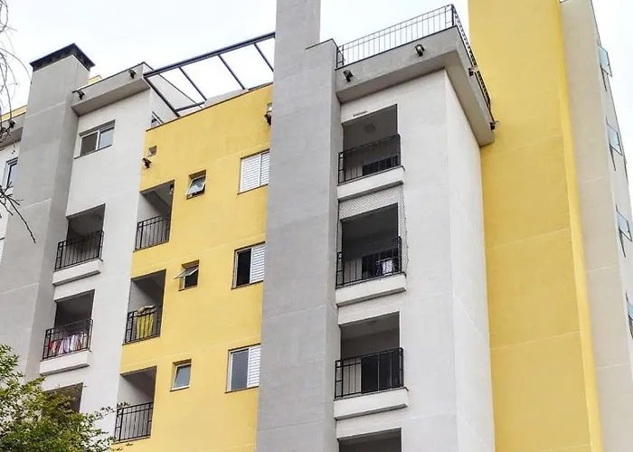 Apto Centro com Varanda Gourmet, Suíte e Piscina
