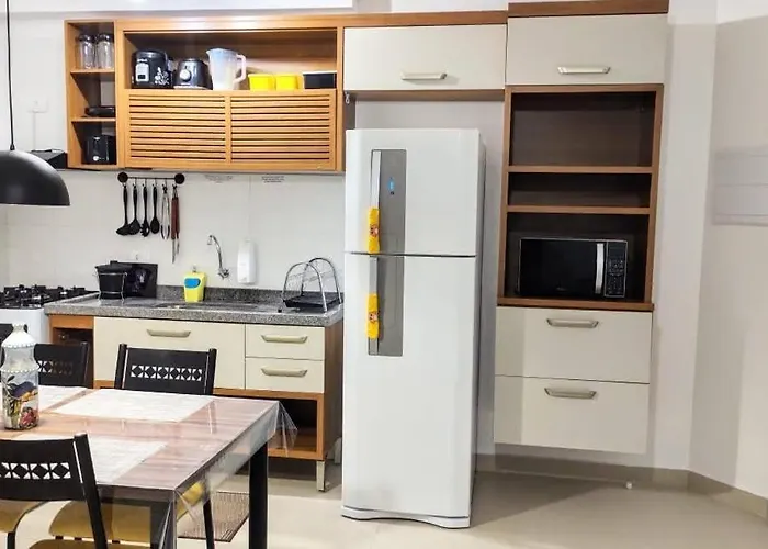 Apto Centro com Varanda Gourmet, Suíte e Piscina